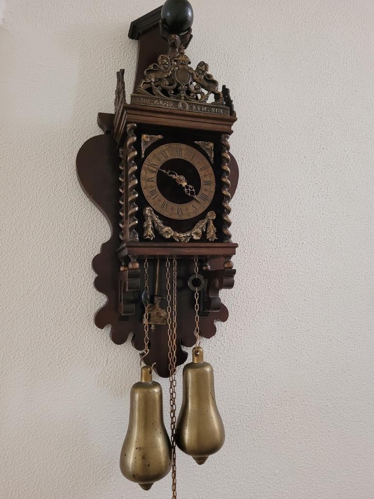 Zaanse wandklok, Ophalen