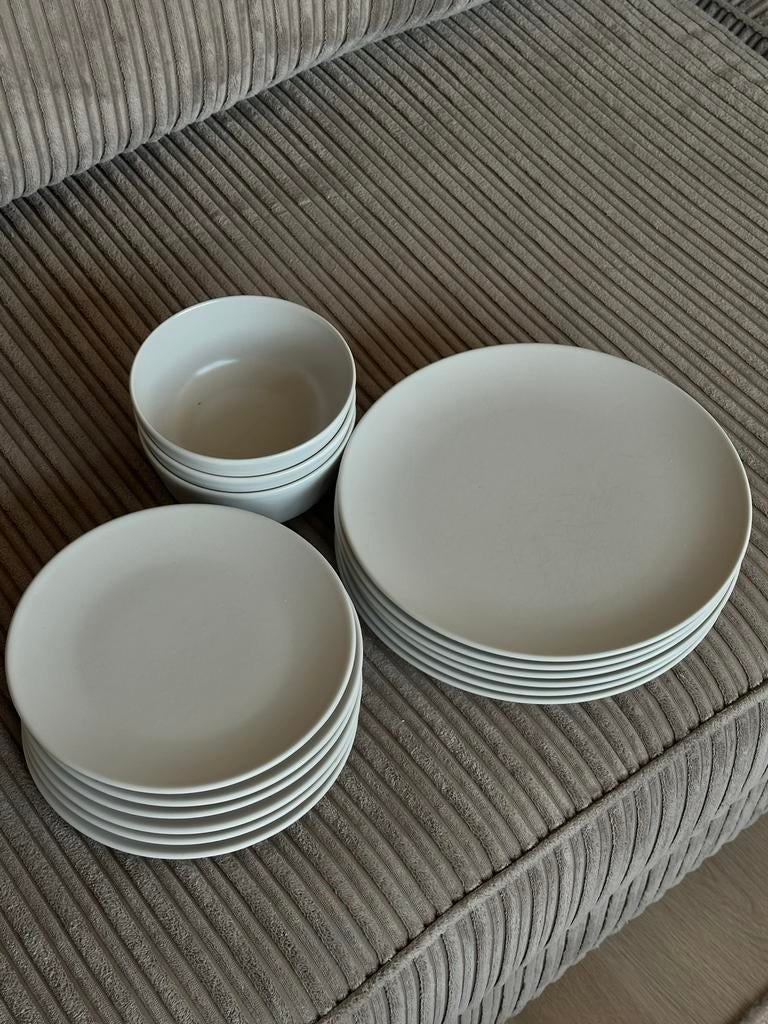 Ikea serviesset - Borden en kommen 15x, Gebruikt, Keramiek, Ophalen of Verzenden, Effen