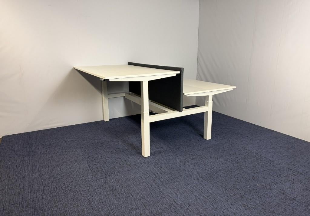 2 x Bench zit/sta bureau Ahrend (elektrisch) - 200 x 210 cm., Huis en Inrichting, Bureaus, Ophalen, In hoogte verstelbaar, Gebruikt