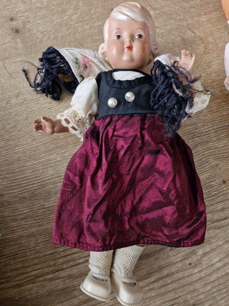 Schilpad vintage pop in traditionele klederdracht, Ophalen of Verzenden, Gebruikt, Overige typen