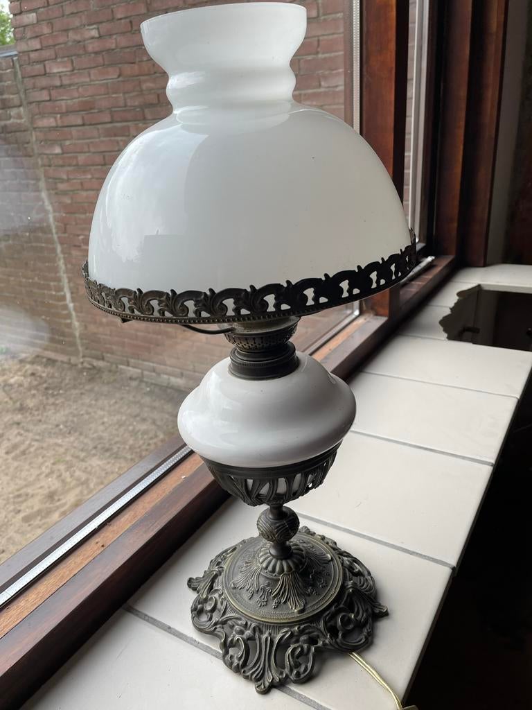 Antieke boeren olielamp (omgebouwd naar elektrisch), Ophalen