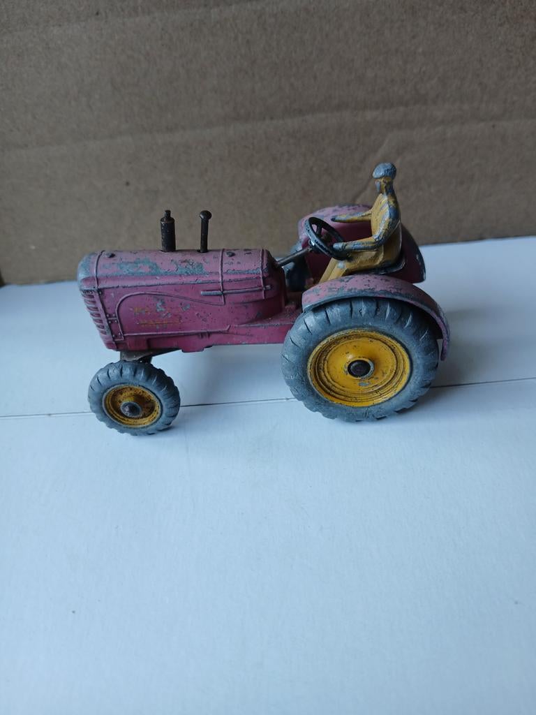 Massey Harris tractor.  Dinky toys, Ophalen of Verzenden, Gebruikt, Tractor of Landbouw, Dinky Toys