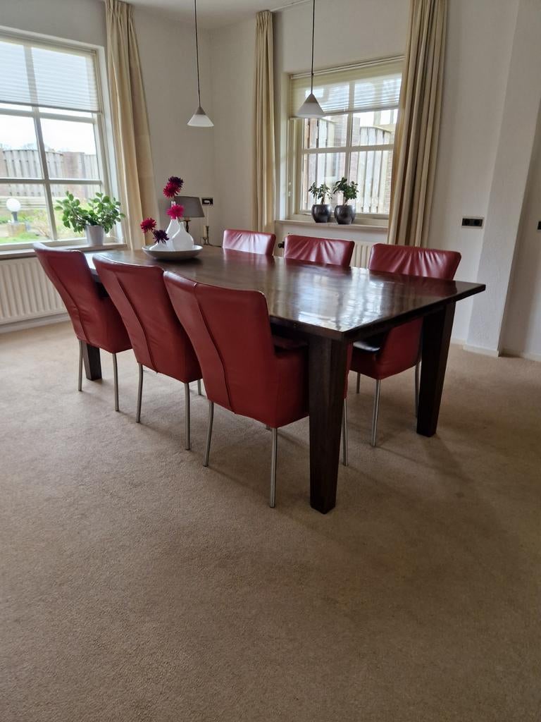 Eettafel massief (koloniaal )met leren stoelen 6x, Ophalen