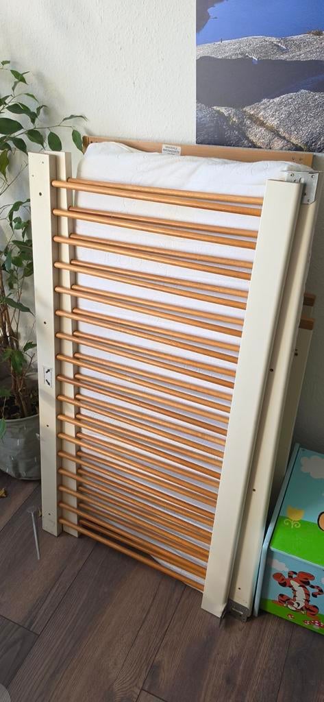 Ledikantje 70 x 110 cm met lattenbodem en matras gratis, Ophalen, Gebruikt, Ledikant