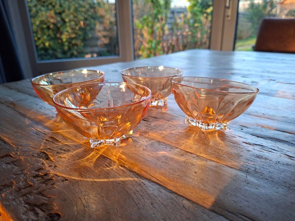 4 Vintage Rosaline schaaltjes roze persglas - Sterbodem, Antiek en Kunst, Antiek | Glas en Kristal, Ophalen of Verzenden