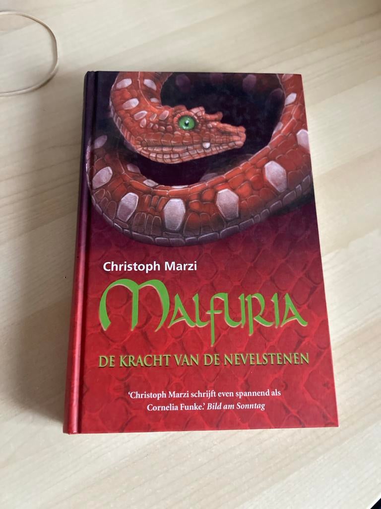 Malfuria: De Kracht van de Nevelstenen - Christoph Marzi, Boeken, Ophalen of Verzenden, Zo goed als nieuw