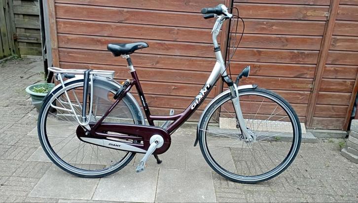 Giant Metro cs 1 in nieuwstaat!!, Fietsen en Brommers, Fietsen | Dames | Damesfietsen, Zo goed als nieuw, Giant, Versnellingen