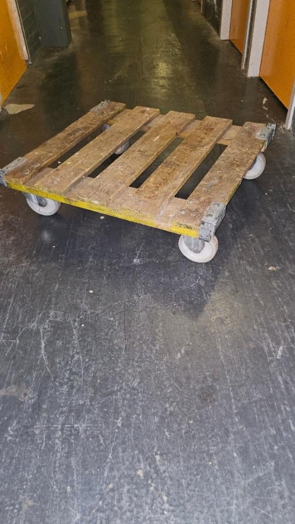 Transport kar "HONDJE " Zwenkwielen LxB 80x80 x Hoogte 18cm., Ophalen, Gebruikt