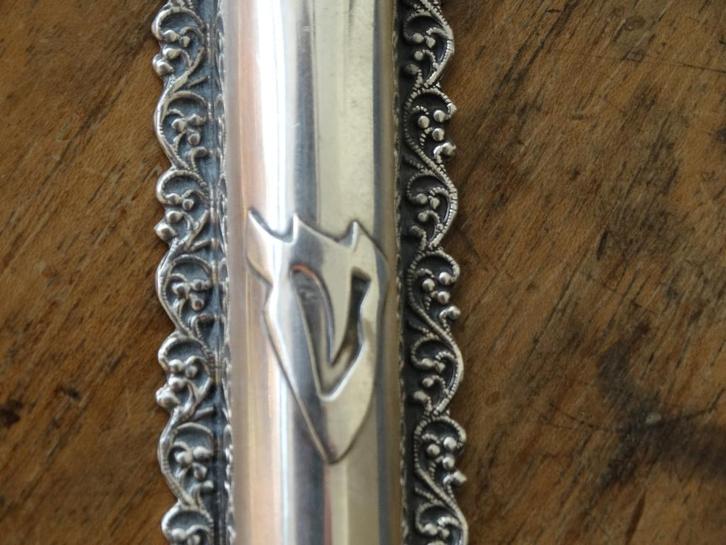 Zilveren mezuzah tbv deur, houder Thora passages, Judaica, Antiek en Kunst, Antiek | Goud en Zilver, Zilver, Verzenden