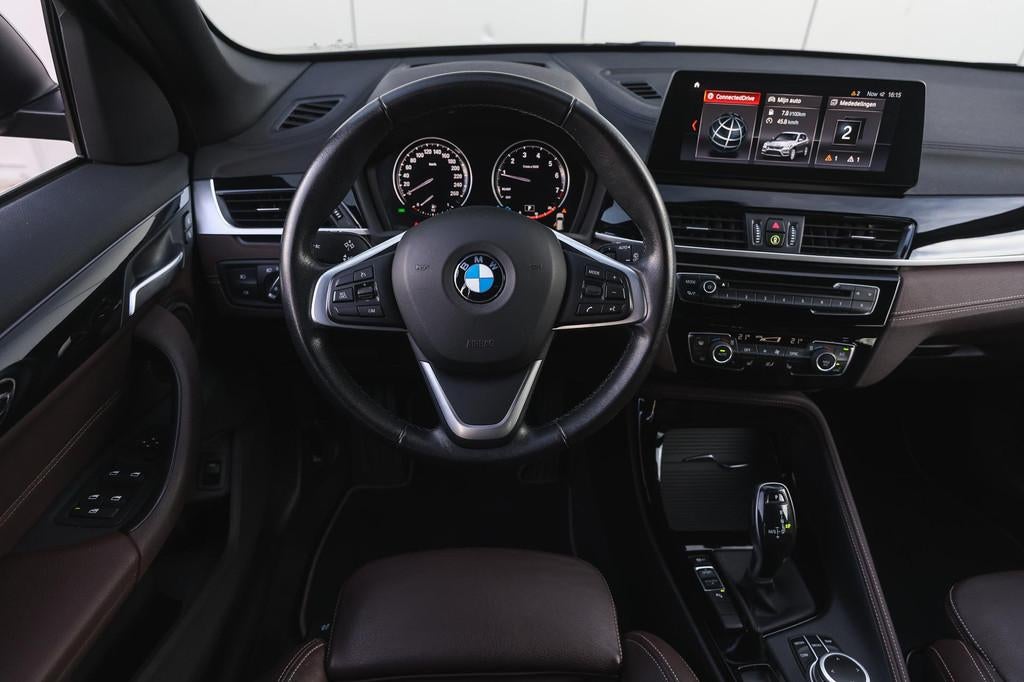 BMW X1 sDrive20i High Executive xLine Automaat / Trekhaak /, 1998 cc, Euro 6, Met garantie (alle), Zwart