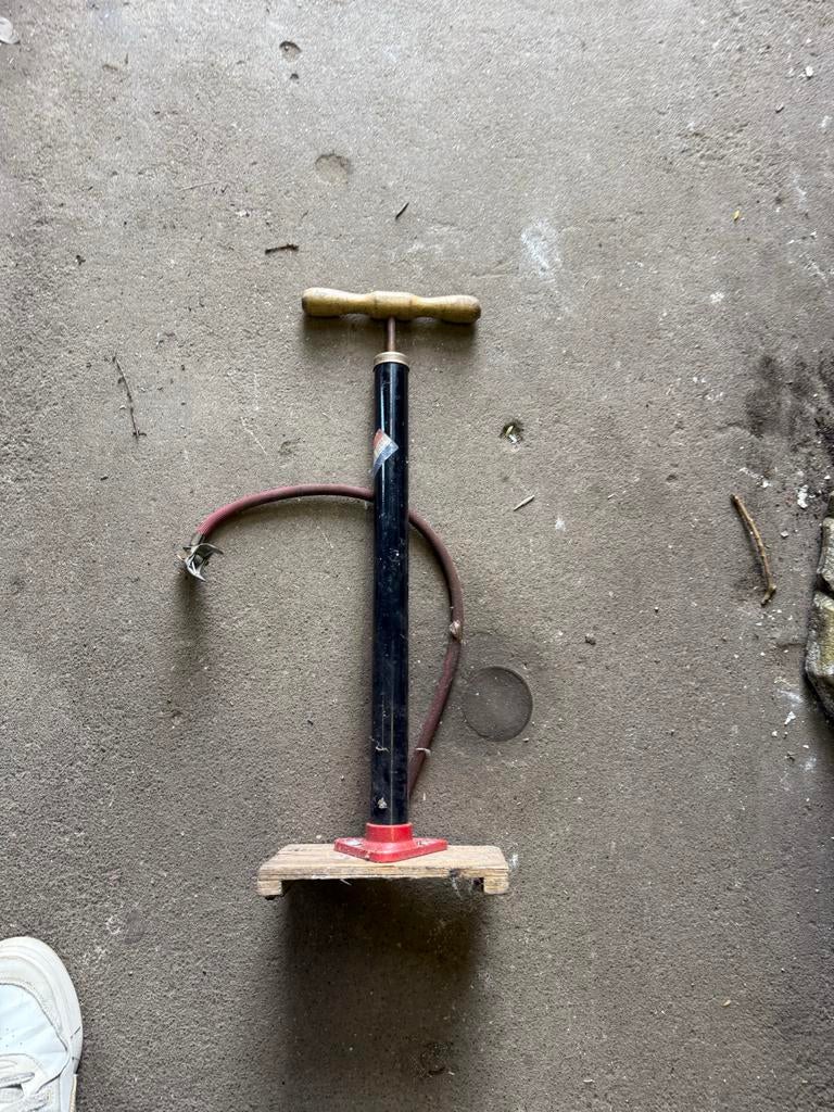 Oude fietspomp, Ophalen, Gebruikt