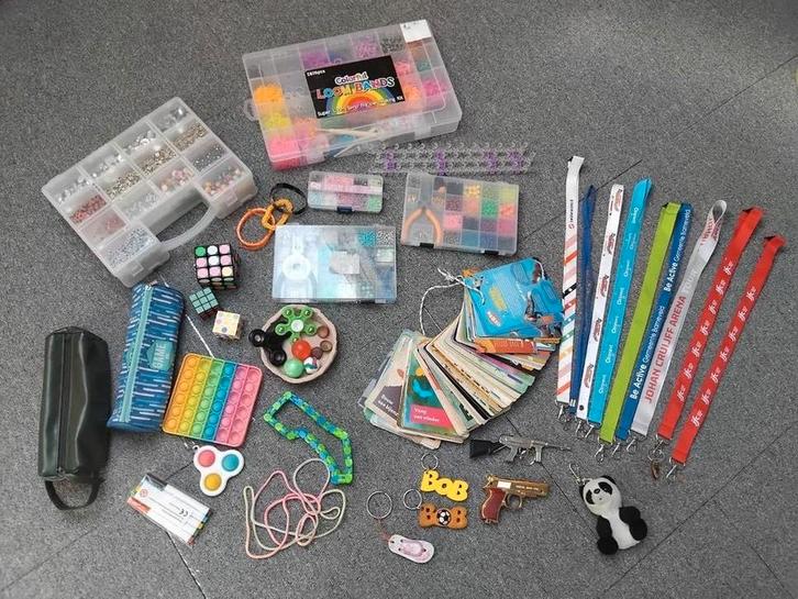 Grote verzameling knutselspullen en speelgoed, Hobby en Vrije tijd, Knutselen, Ophalen