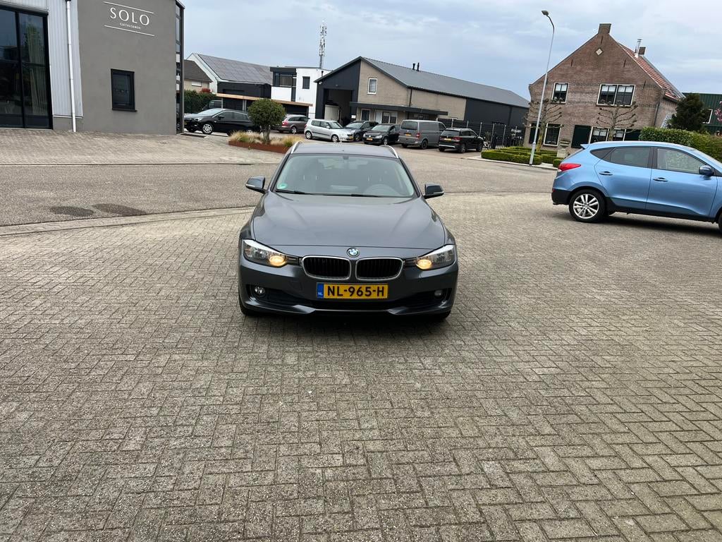 BMW 3-Serie 2.0 318D Touring 2012 Grijs, 745 kg, Achterwielaandrijving, 1995 cc, 3-Serie