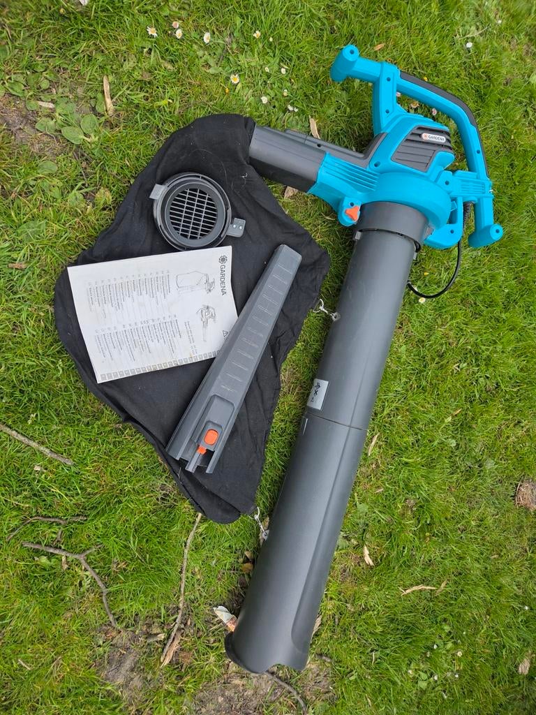 Gardena Elektrische Bladblazer/Bladzuiger, Tuin en Terras, Bladblazers, Ophalen, Gebruikt, Met opvangzak, Handgedragen