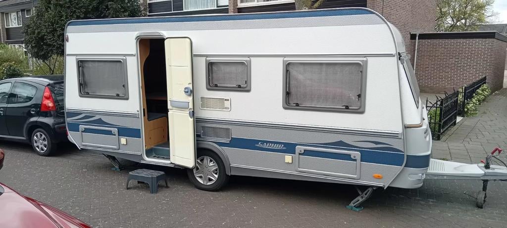 Nette Fendt Saphir 2003 met Isabella voortent, Caravans en Kamperen, Caravans, Particulier, tot en met 4, 1000 - 1250 kg, Rondzit