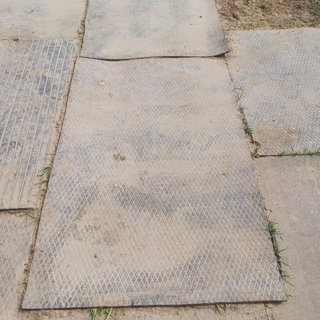 Rubberen matten ongeveer 100 stuks, Tuin en Terras, Overige typen, Rubber, Ophalen of Verzenden, Zo goed als nieuw