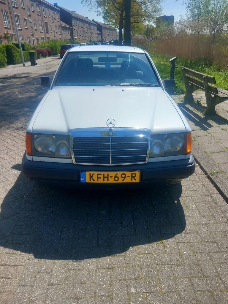 Mercedes 200 d bouwjaar 1986 belasting vrij, Auto's, Mercedes-Benz, Particulier, Sedan, Geïmporteerd, 200-Serie