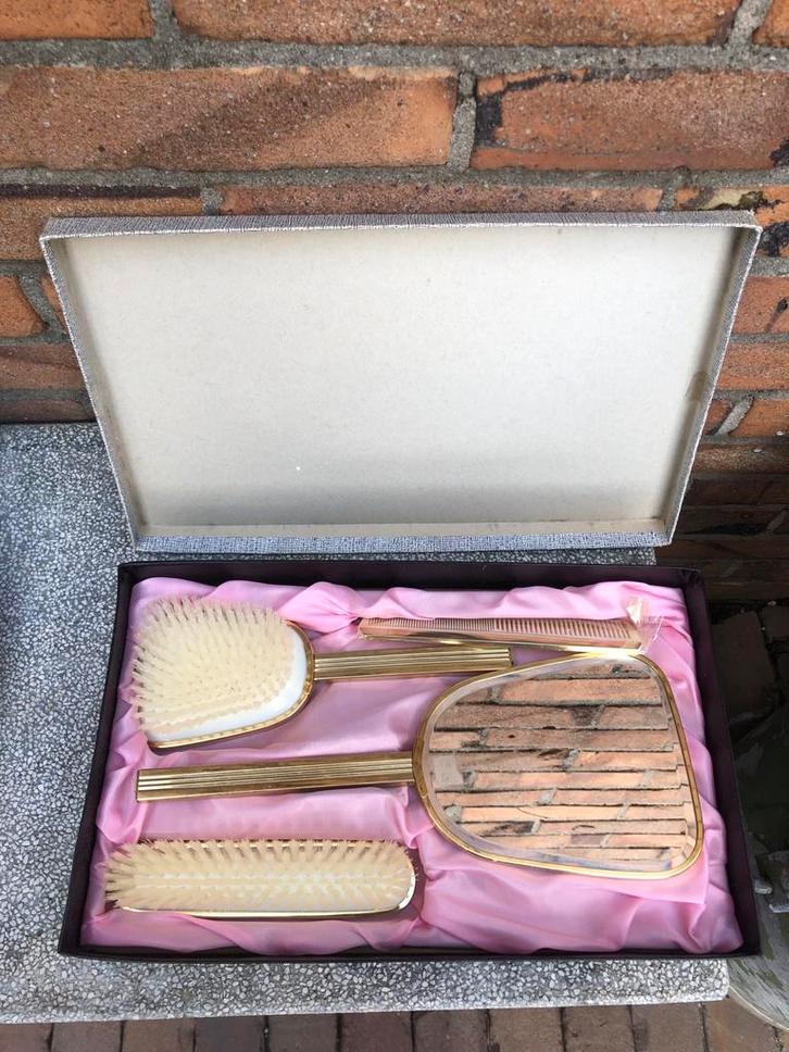 Vintage kapset met spiegel, borstels en kam, Antiek en Kunst, Antiek | Woonaccessoires, Ophalen of Verzenden