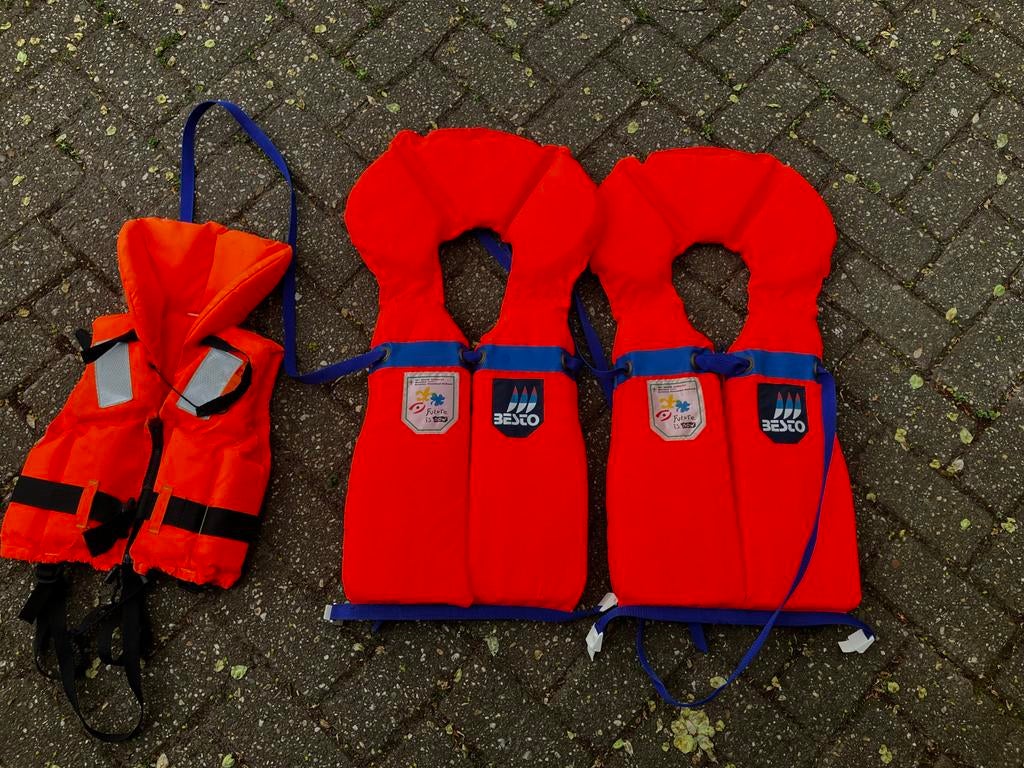 3 zwemvesten: 2x volwassen (L) en 1x kind (tot 20kg), Ophalen of Verzenden, Gebruikt, Dame of Heer, Reddingsvest of Zwemvest