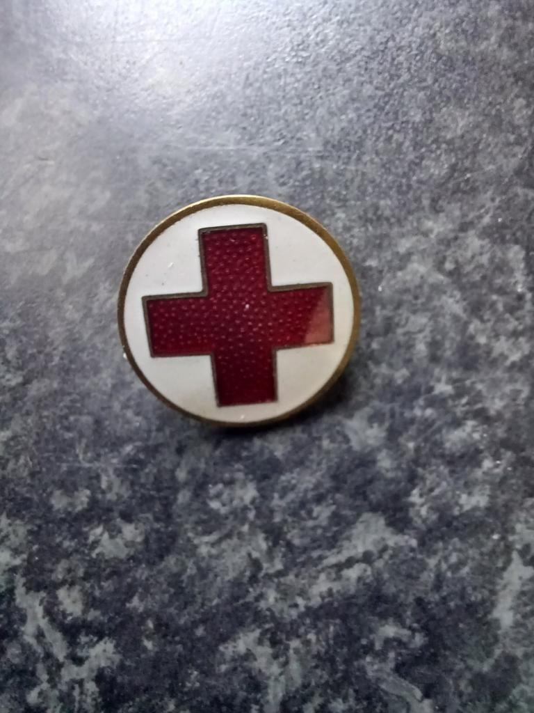 Speldje broche Rode Kruis emaille, Ophalen, Gebruikt, Overige onderwerpen, Speldje of Pin