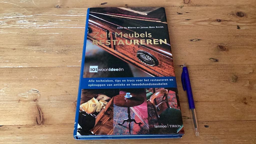 ZELF MEUBELS RESTAUREREN - Julia de Bierre & James B. Smith, Ophalen of Verzenden, Zo goed als nieuw, J. de Bierre; J. Bain Smith