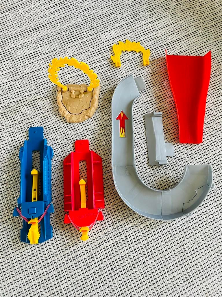 Hot Wheels - lanceerders + baandelen + attributen, Kinderen en Baby's, Speelgoed | Racebanen, Ophalen of Verzenden, Zo goed als nieuw