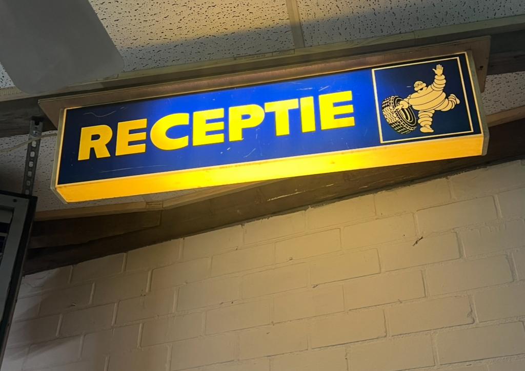 Vintage Michelin 'Receptie' Lichtbak - Uniek Garage Item, Antiek en Kunst, Ophalen
