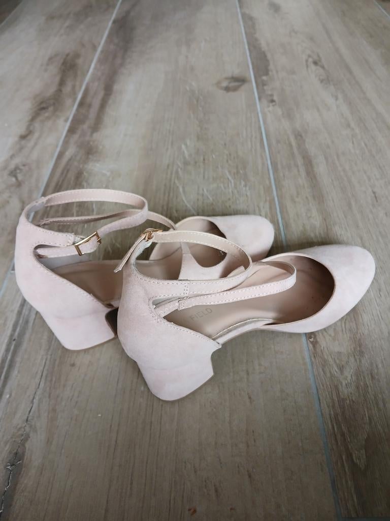 Pumps mt 38 en evt. bijpassende clutch., Kleding | Dames, Schoenen, Ophalen of Verzenden, Zo goed als nieuw