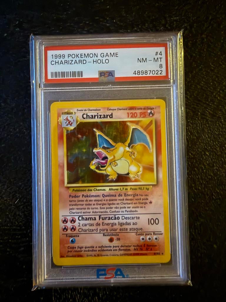 Charizard Base Set Holo ERROR LABEL Portugees PSA 8 Low Pop, Ophalen of Verzenden, Zo goed als nieuw, Losse kaart, Foil