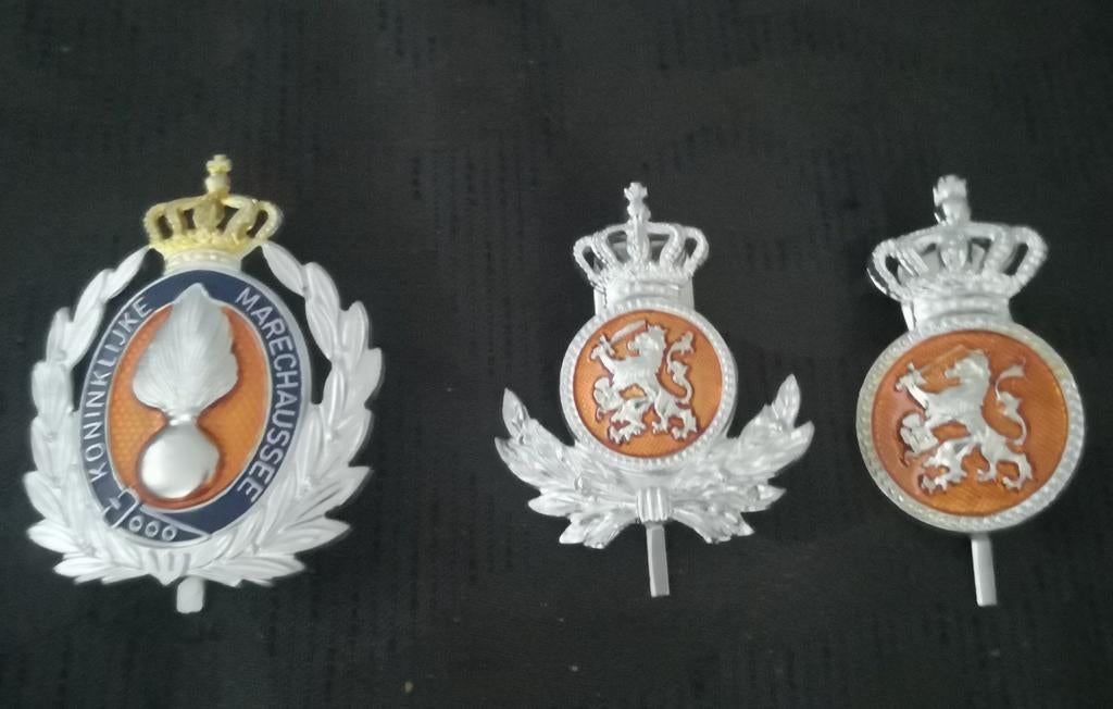 3 emblemen Kmar, Verzenden