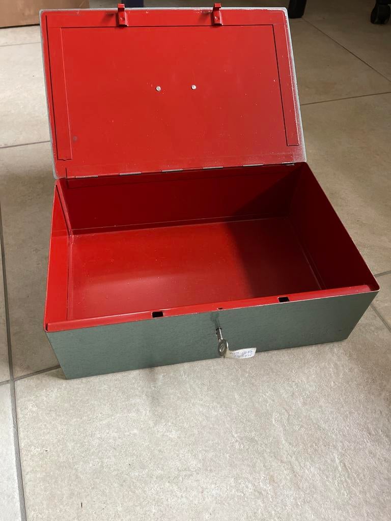 Vintage metalen kistje met slot - Groen/Rood, Huis en Inrichting, Woonaccessoires | Kisten, Ophalen, Gebruikt, 50 tot 100 cm, Metaal