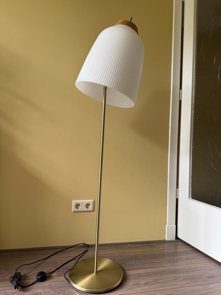 Bolia Vloerlamp met Plissé Kap - Goudkleurig Metaal, Ophalen, Zo goed als nieuw, Metaal, 150 tot 200 cm
