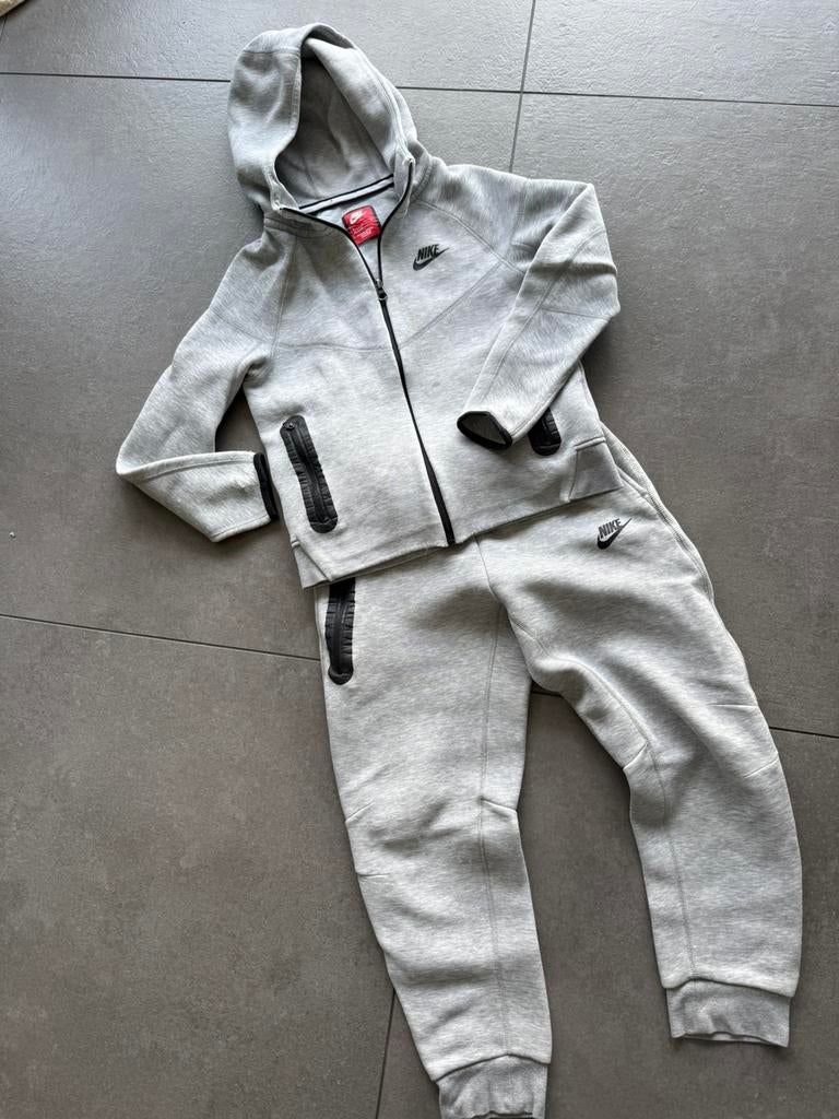 Nike tech trainingspak, Ophalen of Verzenden, Gebruikt, Jongen of Meisje, Sport- of Zwemkleding