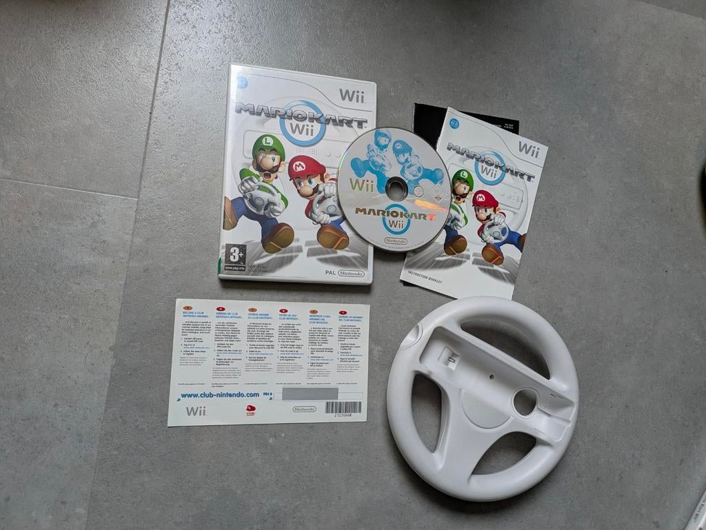 Mario Kart Wii met stuur en VIP code, Spelcomputers en Games, Ophalen of Verzenden, Zo goed als nieuw, Met 1 controller