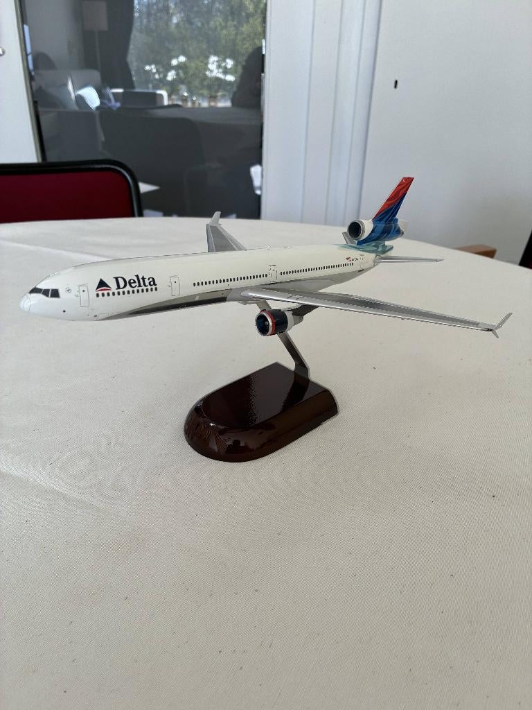 SMA Models Delta Airlines MD-11 "Waving Flag" 1:200 - N813DE, Verzenden, Zo goed als nieuw, Schaalmodel