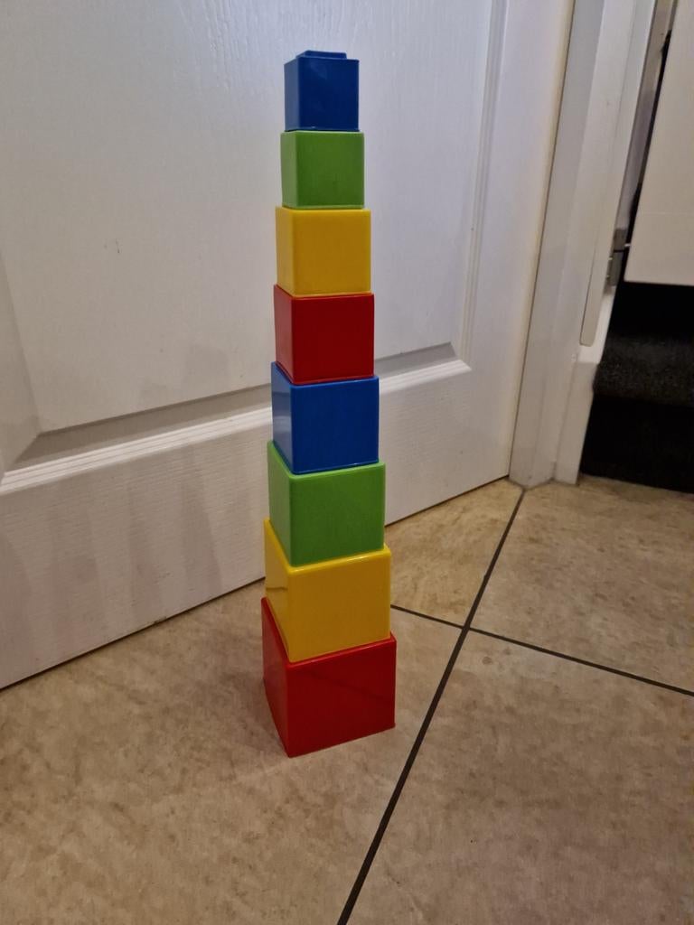 Gekleurde stapel piramide blokken., Ophalen of Verzenden, Overige typen