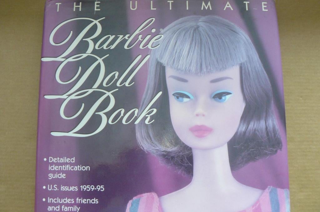 BARBIE DOLL BOOK / Barbie / U.S. issues 1959 - 1995 / Mattel, Verzamelen, Poppen, Ophalen of Verzenden, Gebruikt, Pop
