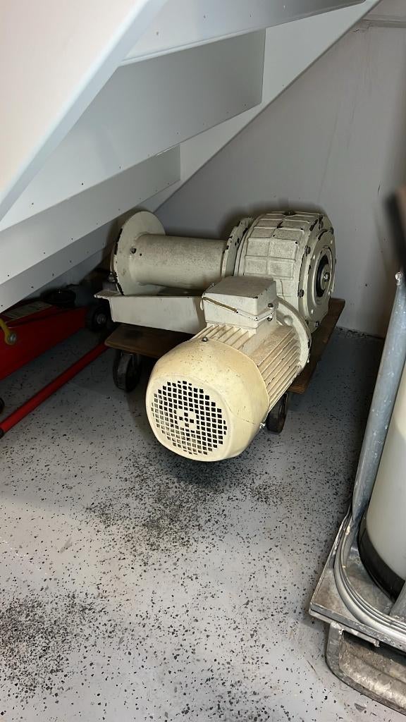 lier 380 wormwiel zelf remmend 2000 kg, Doe-het-zelf en Verbouw, Lieren en Takels, Ophalen, Zo goed als nieuw, Elektrisch