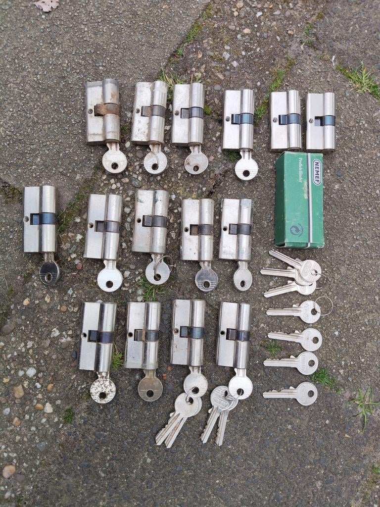 Partij Nemef profielcilindersloten met sleutels, Ophalen of Verzenden, Gebruikt, Overige materialen, Slot