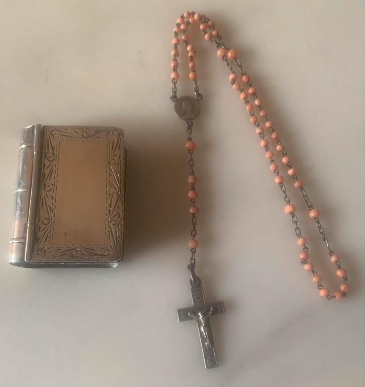 Antieke Rozenkrans  baby koraal met Zilveren Boekje/doosje, Antiek en Kunst, Antiek | Religie, Ophalen of Verzenden