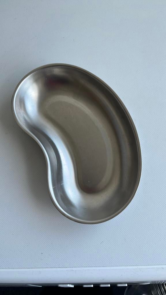 Nierbekken rvs, Ophalen, Zo goed als nieuw