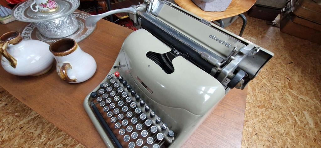 Vintage Olivetti typemachine, Antiek en Kunst, Ophalen