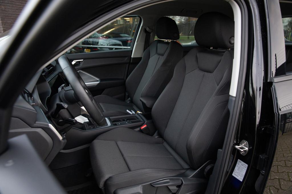 Audi Q3 35 TFSI Advanced edition , Standkachel, Elektrische, Zwart, 4 cilinders, 150 pk, 1505 kg