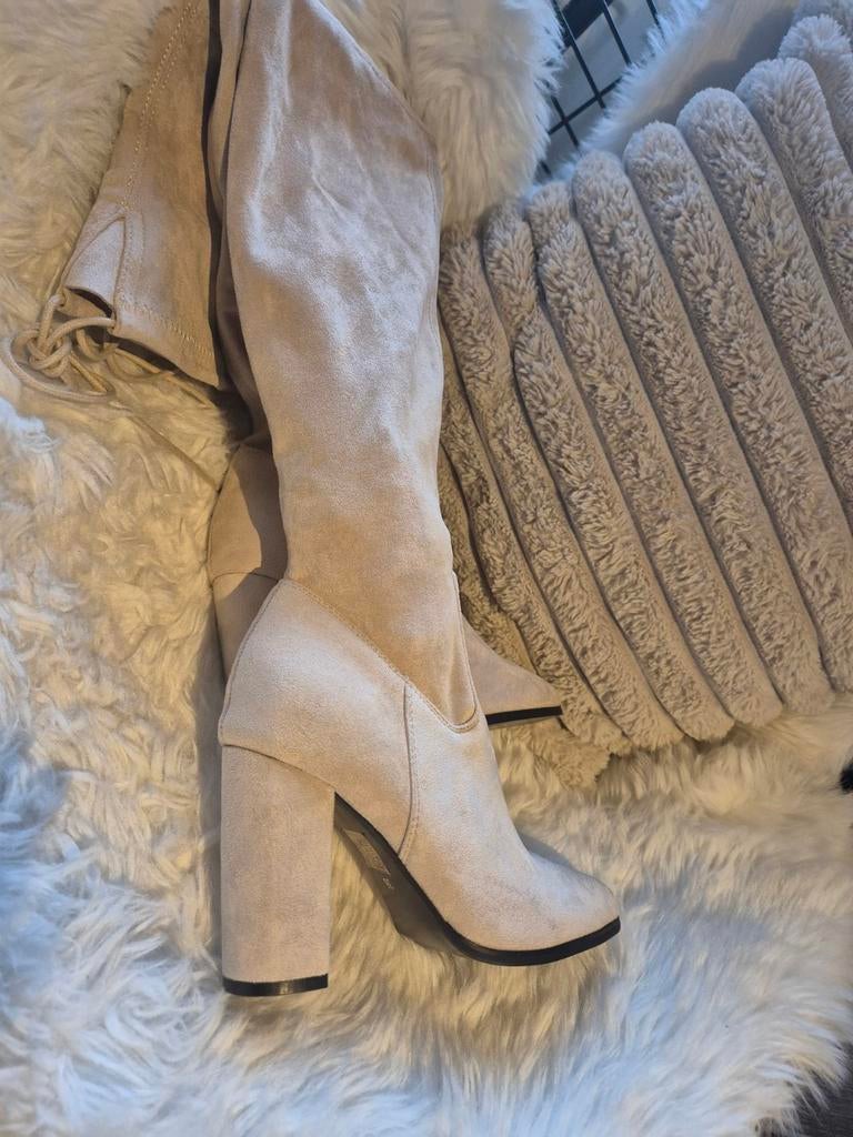 Overknee laarzen beige maat 36 doe een leuk bod!!, Ophalen, Nieuw, Beige, Hoge laarzen