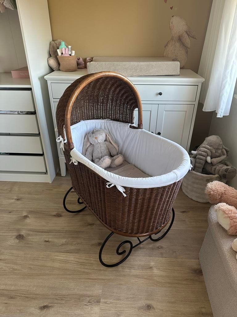 Mooie rieten wieg met bekleding, Ophalen, Gebruikt, Wieg