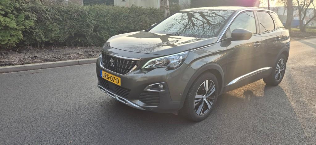 Peugeot 3008 1.2 Pure Tech *trekhaak*Navigatie*camera*, Auto's, Peugeot, Voorwielaandrijving, Gebruikt, 1199 cc, Met garantie (alle)