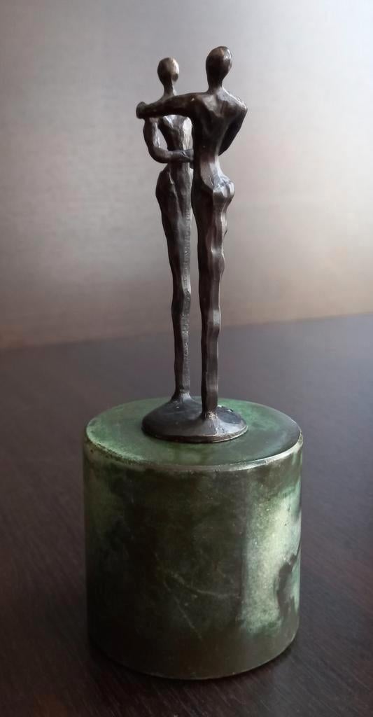 Corry Ammerlaan beeldje twee figuren
op marmeren sokkel, Antiek en Kunst, Antiek | Koper en Brons, Ophalen of Verzenden, Brons