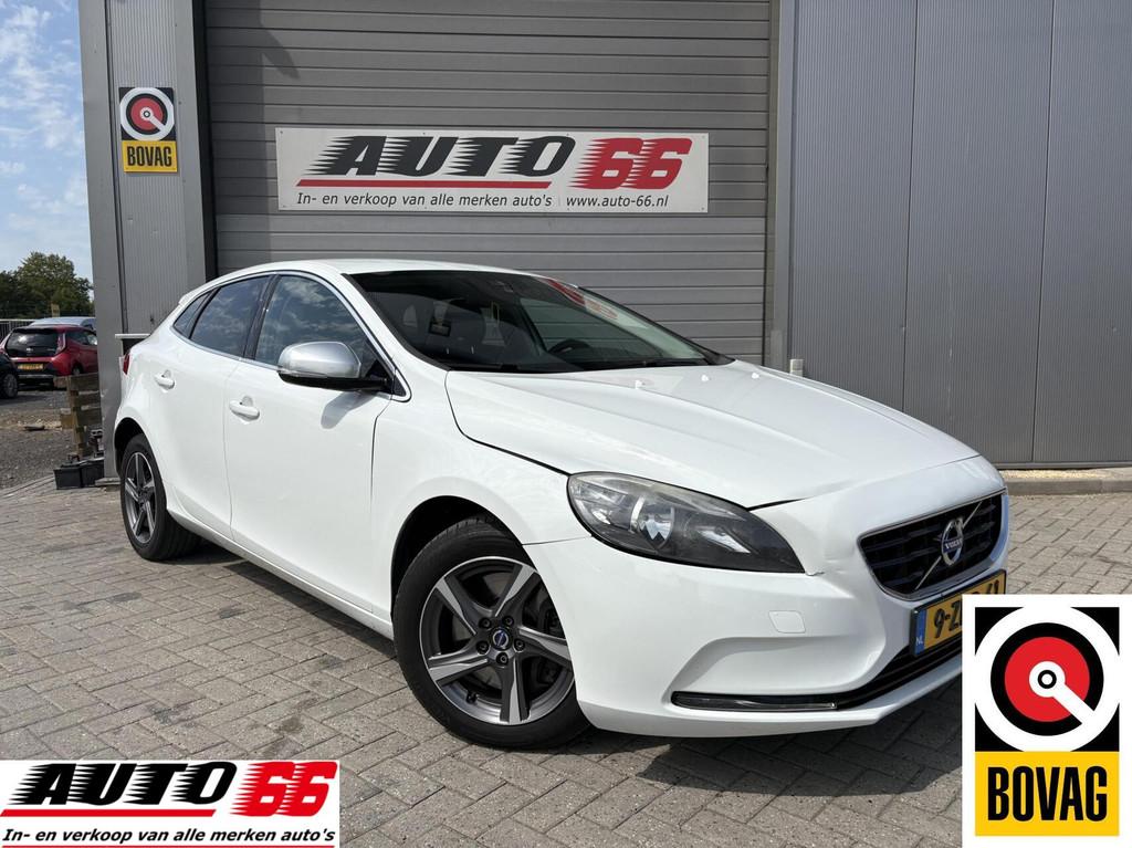 Volvo V40 2.0 D4 Summum Business, Voorwielaandrijving, Euro 5, Gebruikt, Zwart