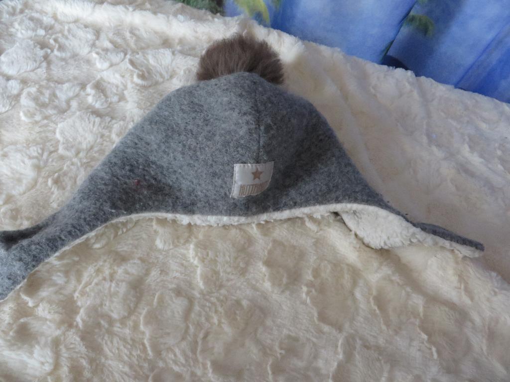 HutteliHut grijze wol mix muts + borg strikbaar mt 50-51cm, Kinderen en Baby's, Ophalen of Verzenden, Gebruikt