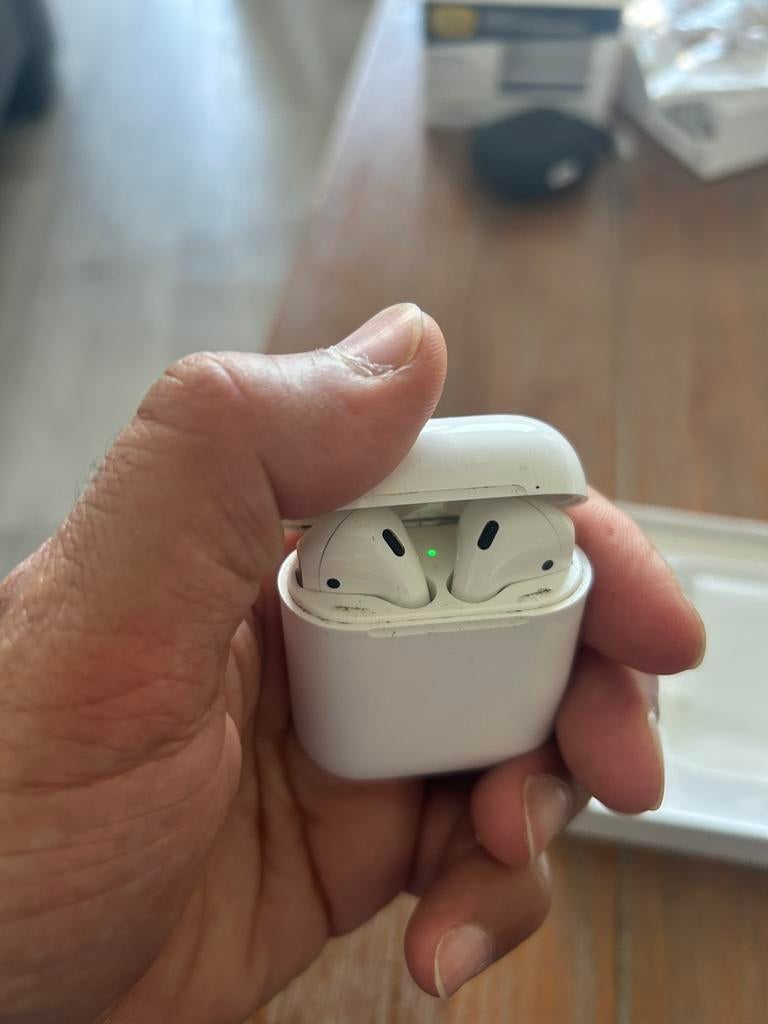 Airpods 2 origineel met doos gebruikt maar nog goed, Ophalen of Verzenden, Zo goed als nieuw
